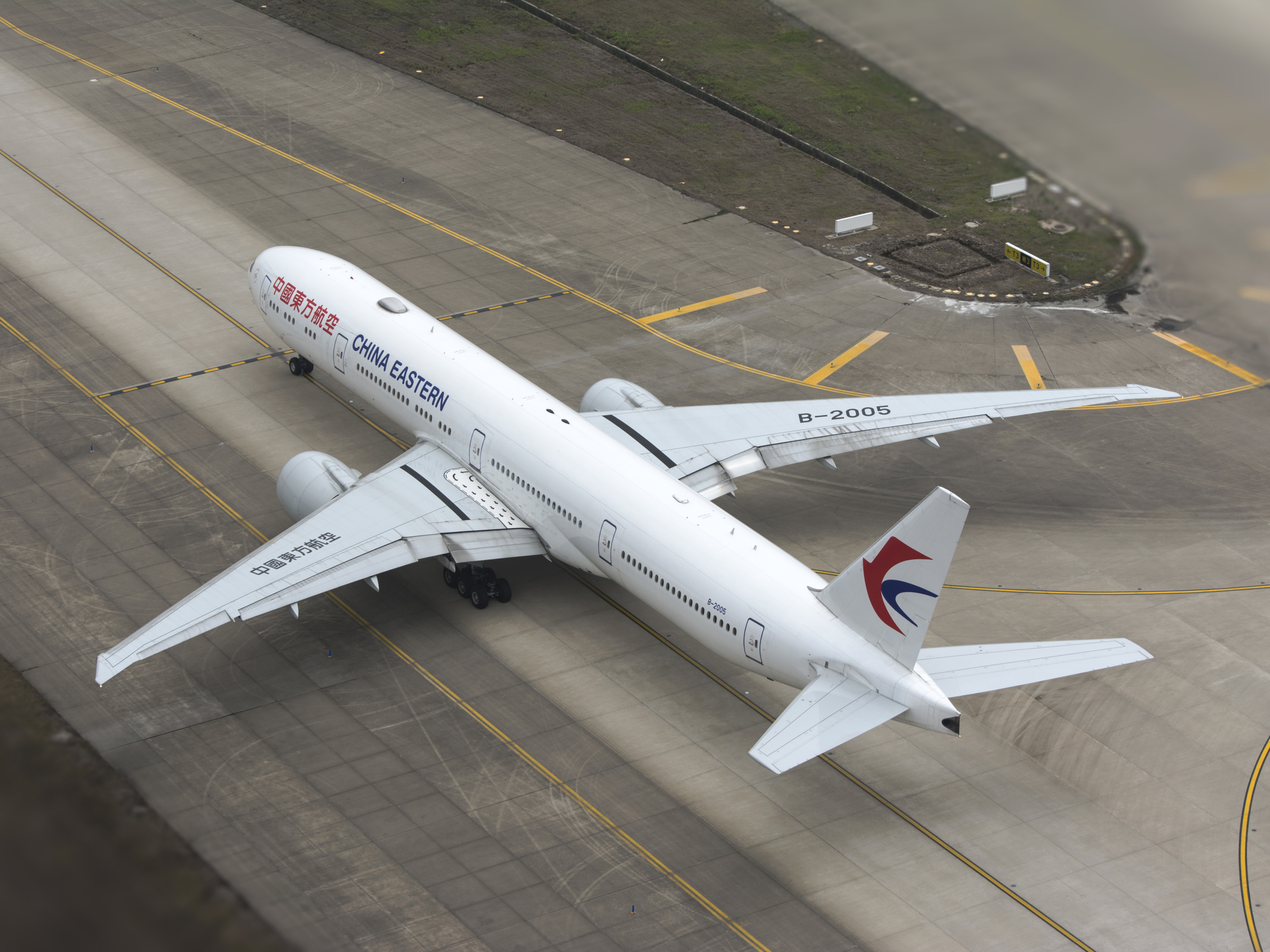 ����777-300ER B-2005